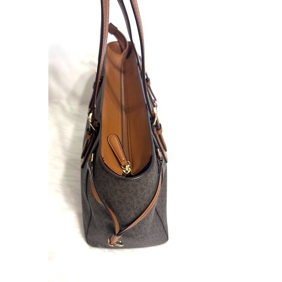 Michael Kors NWT Voyager Medium Logo Tote Bag Pocketbook Brown Zip Drawstring - Picture 4 of 15